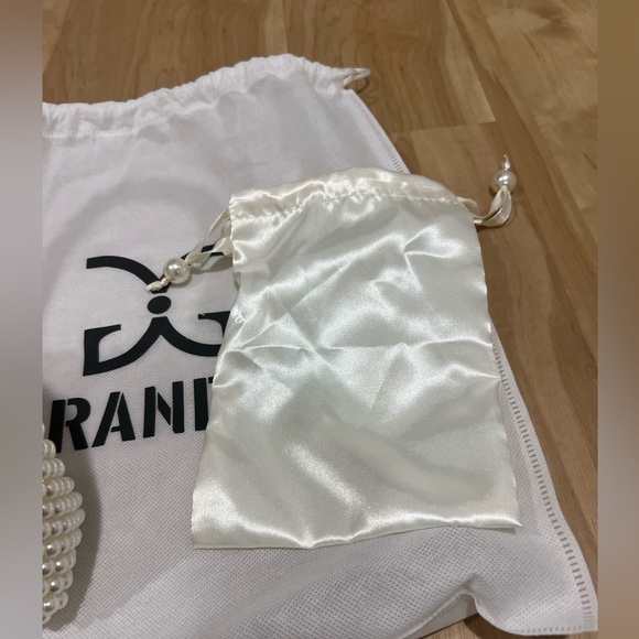 Pearl Handbag - Picture 9 of 10